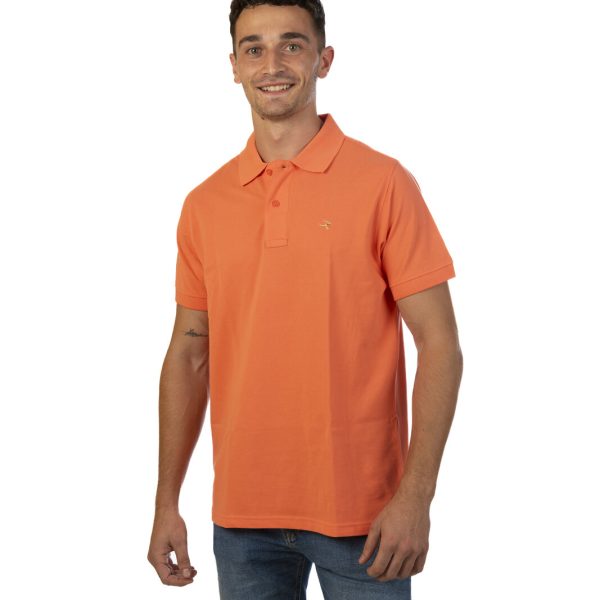 Polo Veltoro de manga corta en color naranja con el toro bordado en el pecho